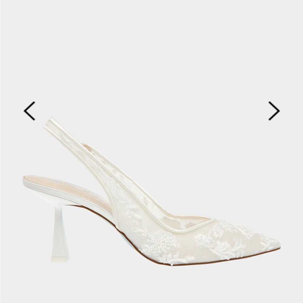 NIKKI IVORY Betsey Johnson
Elegant White Slingback Heels